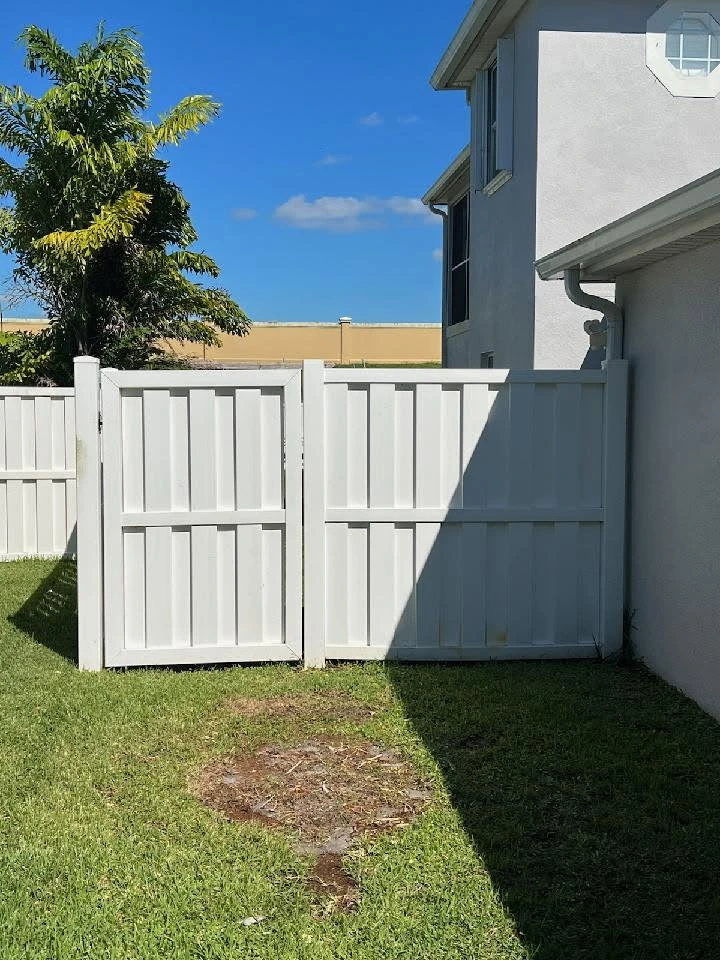 New vinyl privacy fence installation